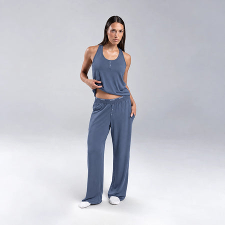 Dayana wears a size S