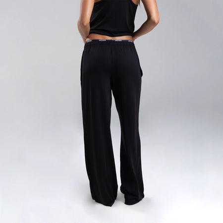Dayana wears a size S