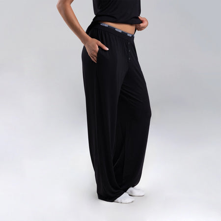 Dayana wears a size S