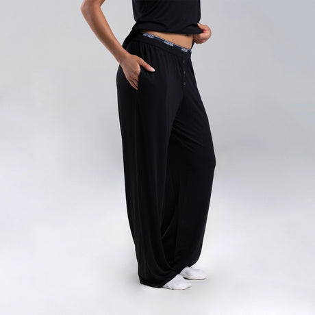 Dayana wears a size S