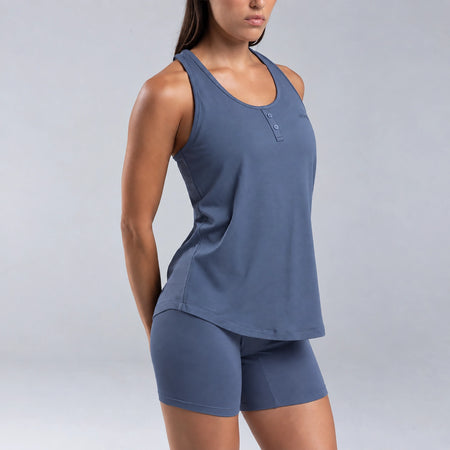 Dayana wears a size S