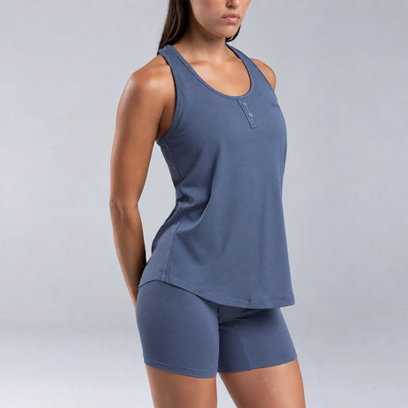 Dayana wears a size S