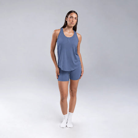 Dayana wears a size S