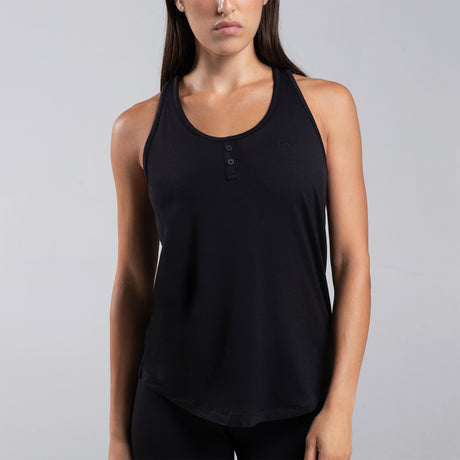 Dayana wears a size S