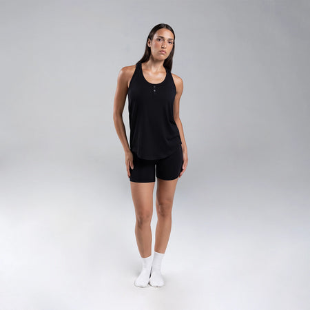 Dayana wears a size S