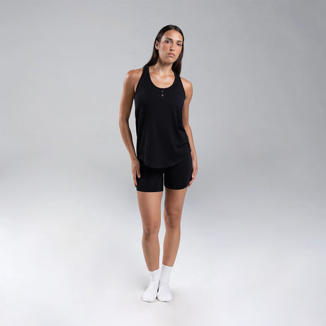 Dayana wears a size S