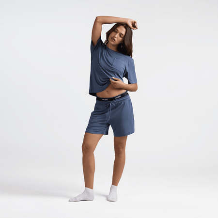 Dayana wears a size S