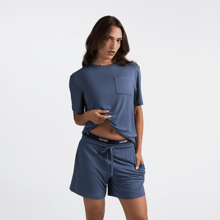 Dayana wears a size S