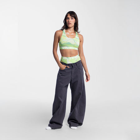 Dayana wears a size S