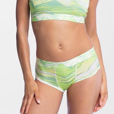 Dayana wears a size S