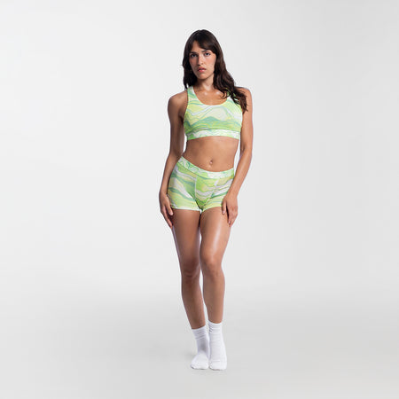 Dayana wears a size S