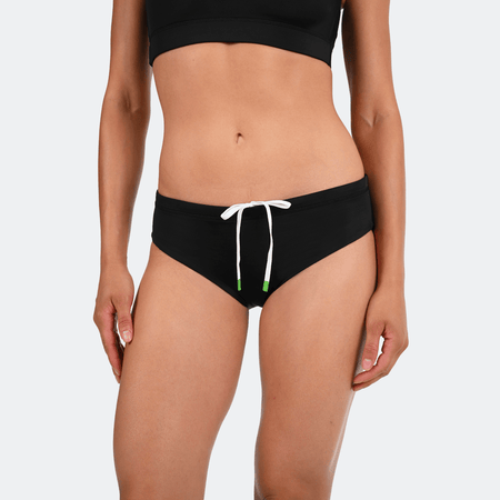 Dayana wears a size S