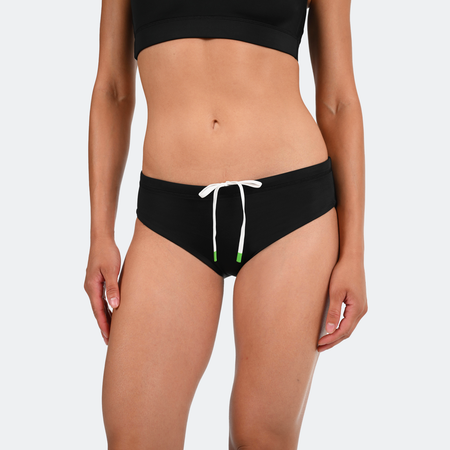 Dayana wears a size S