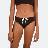 Dayana wears a size S