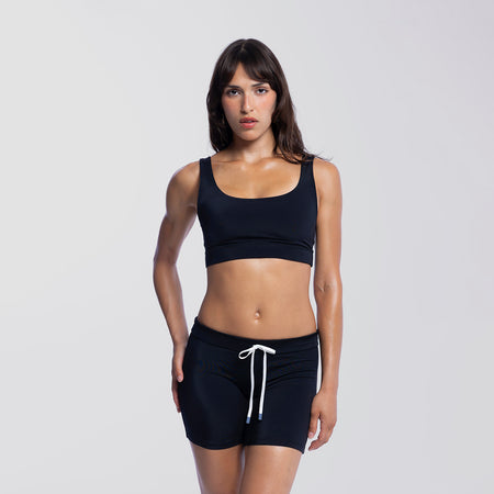 Dayana wears a size S