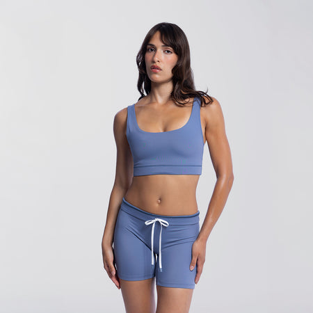 Dayana wears a size S