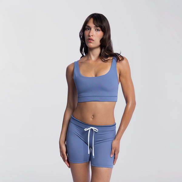 Dayana wears a size S