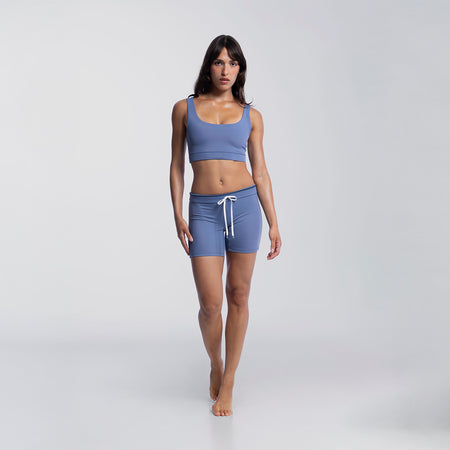 Dayana wears a size S