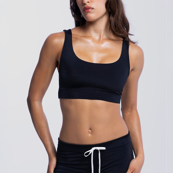 Dayana wears a size S