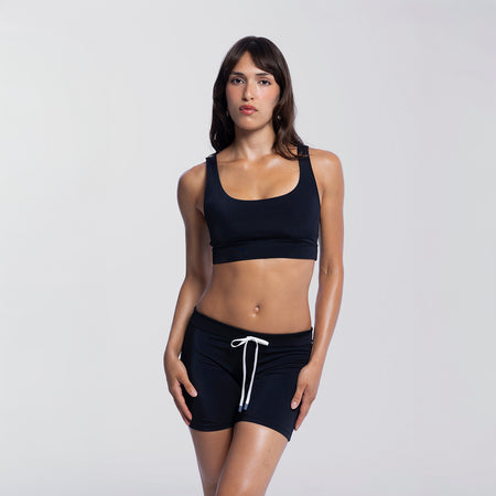 Dayana wears a size S