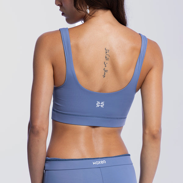 Dayana wears a size S