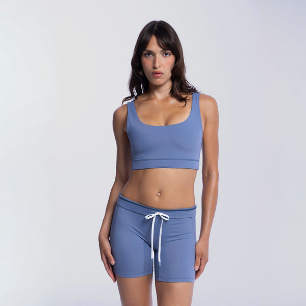 Dayana wears a size S