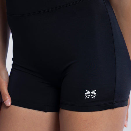 Dayana wears a size S