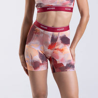 Dayana wears a size S
