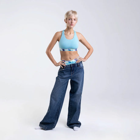 Sofia wears a size S