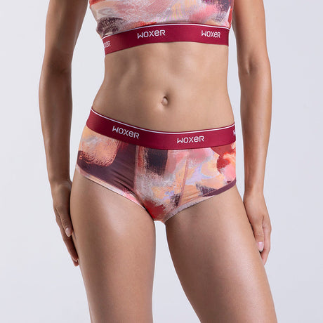 Dayana wears a size S