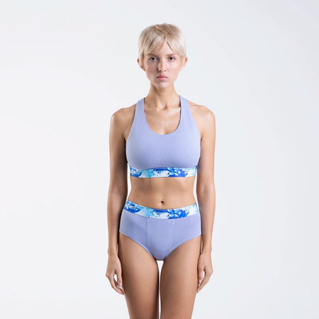 Sofia wears a size S