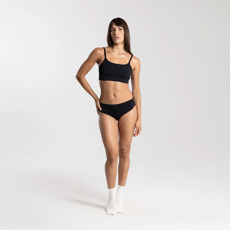 Dayana wears a size S
