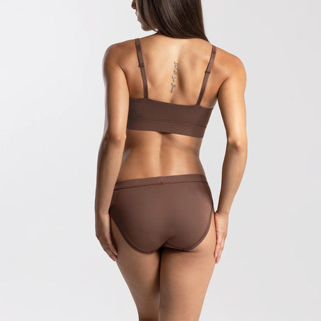 Dayana wears a size S