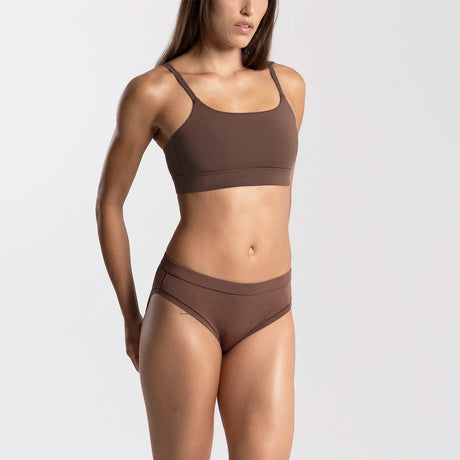 Dayana wears a size S