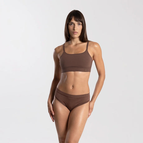 Dayana wears a size S