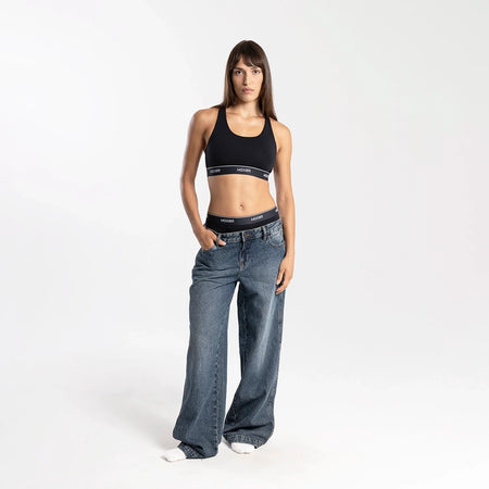 Dayana wears a size S