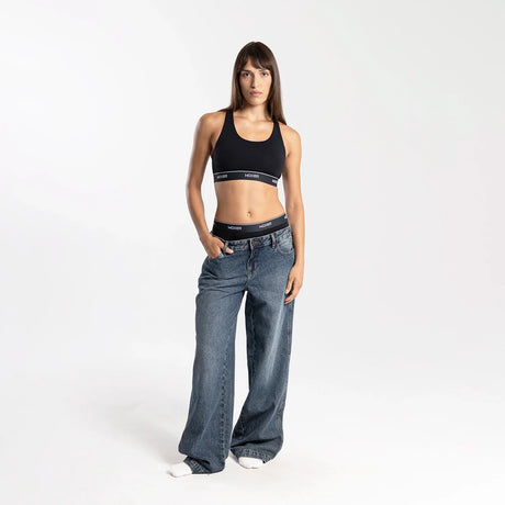 Dayana wears a size S