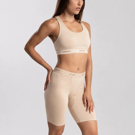 Dayana wears a size S