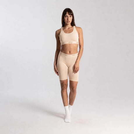 Dayana wears a size S