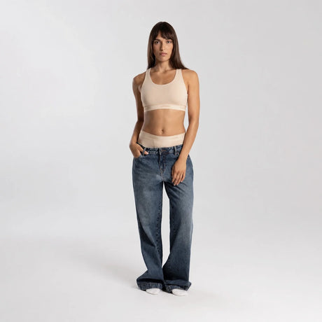 Dayana wears a size S
