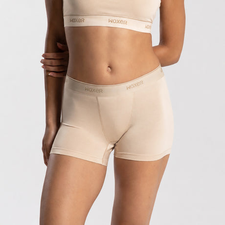 Dayana wears a size S