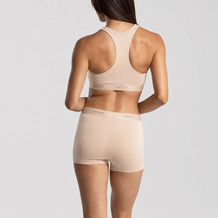 Dayana wears a size S
