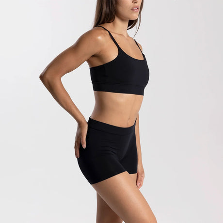 Dayana wears a size S