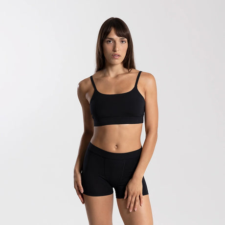 Dayana wears a size S