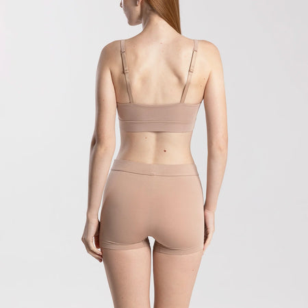 Eliza wears a size S