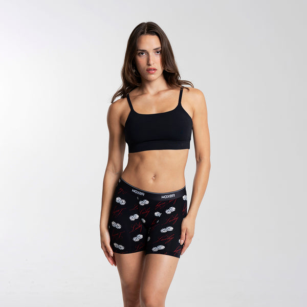 Dayana wears a size S