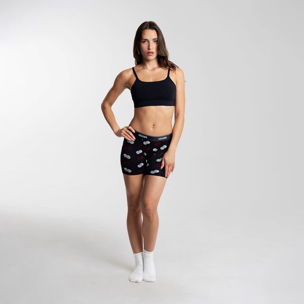 Dayana wears a size S