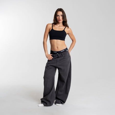 Dayana wears a size S