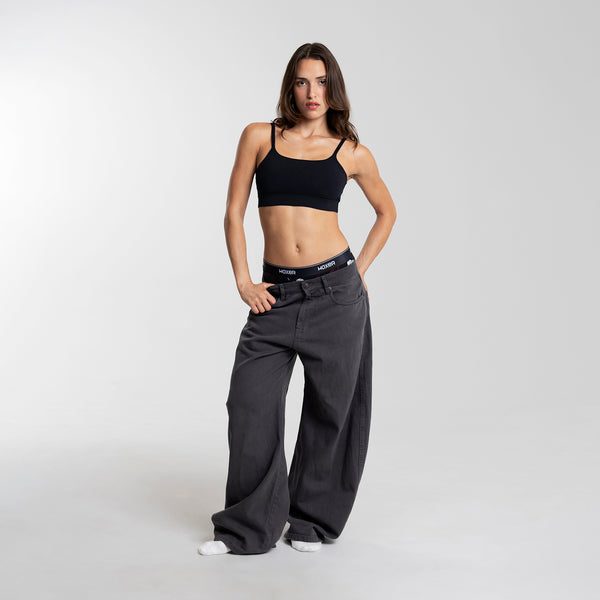 Dayana wears a size S