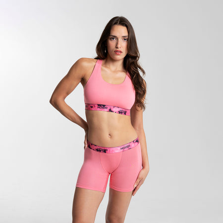 Dayana wears a size S